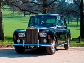 Lymnluxury's tweet photo. Lymn Luxury Vehicle Hire, Nottingham would like to congratulate Prince Harry &amp; Megan Markle on the announcement to marry in May 2018 - why not pop in and see our range of wedding cars during your visit to Nottingham this week @KensingtonRoyal @NottinghamPost https://t.co/UPflO0ETO9