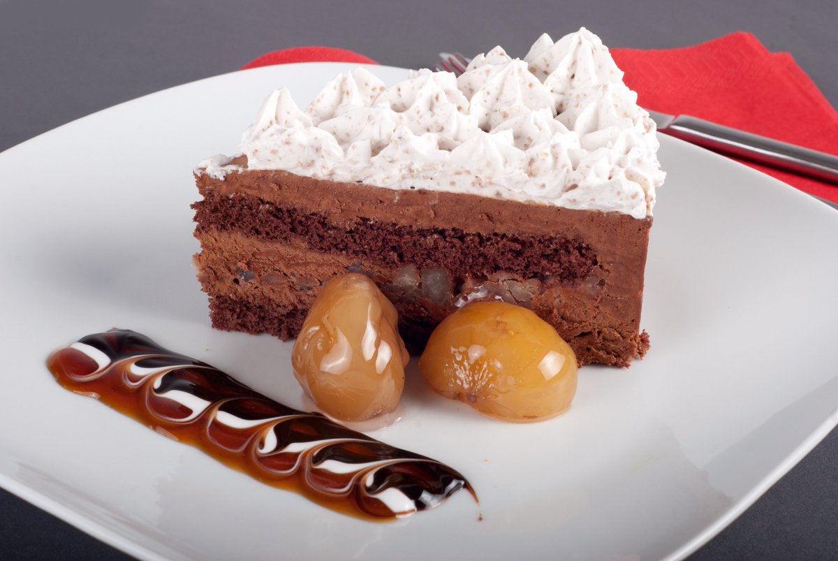 ❄Par ces températures hivernales, autorisons-nous un moment de douceur autour de quelques châtaignes grillées ou encore mieux un fondant au #chocolat et crème de marrons.🍫
 🍷 Le #Banyuls rouge du Domaine Pierre #Gaillard sublimera ce dessert savoureux aux parfums de #Noël 🎄