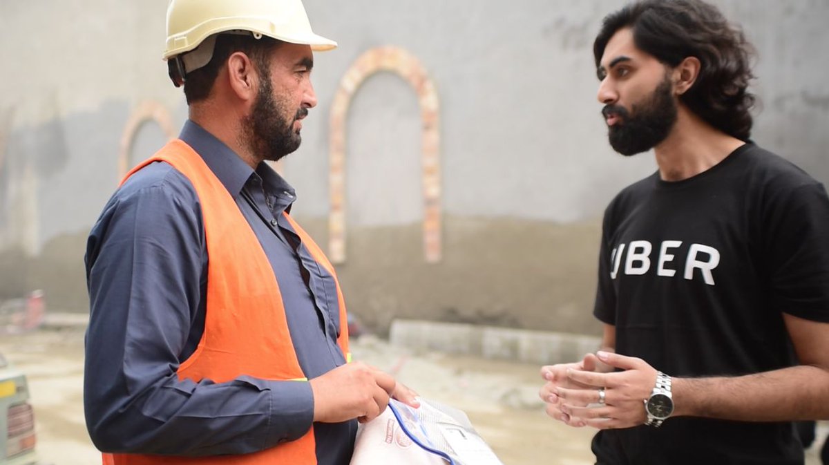 Advertising2Day's tweet photo. Considering the #smog situation engulfing #Lahore and neighboring areas recently, @Uber_PKR partnered with #AugmentCare to equip Lahoris with necessary tools in combating this health hazard. #UberSmogKits https://t.co/vPsPVdPuOl