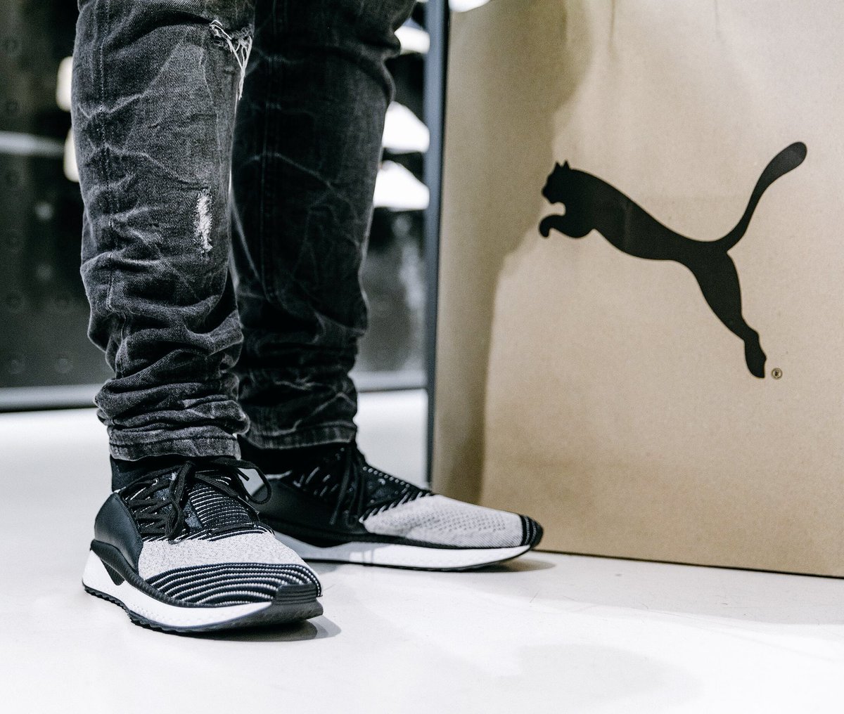 PtitDelireTv's tweet image. Yo Twitter gagne ta paire de puma #Tsugi 
RT + Follow @PtitDelireTv 
Tirage au sort le 4.12.17