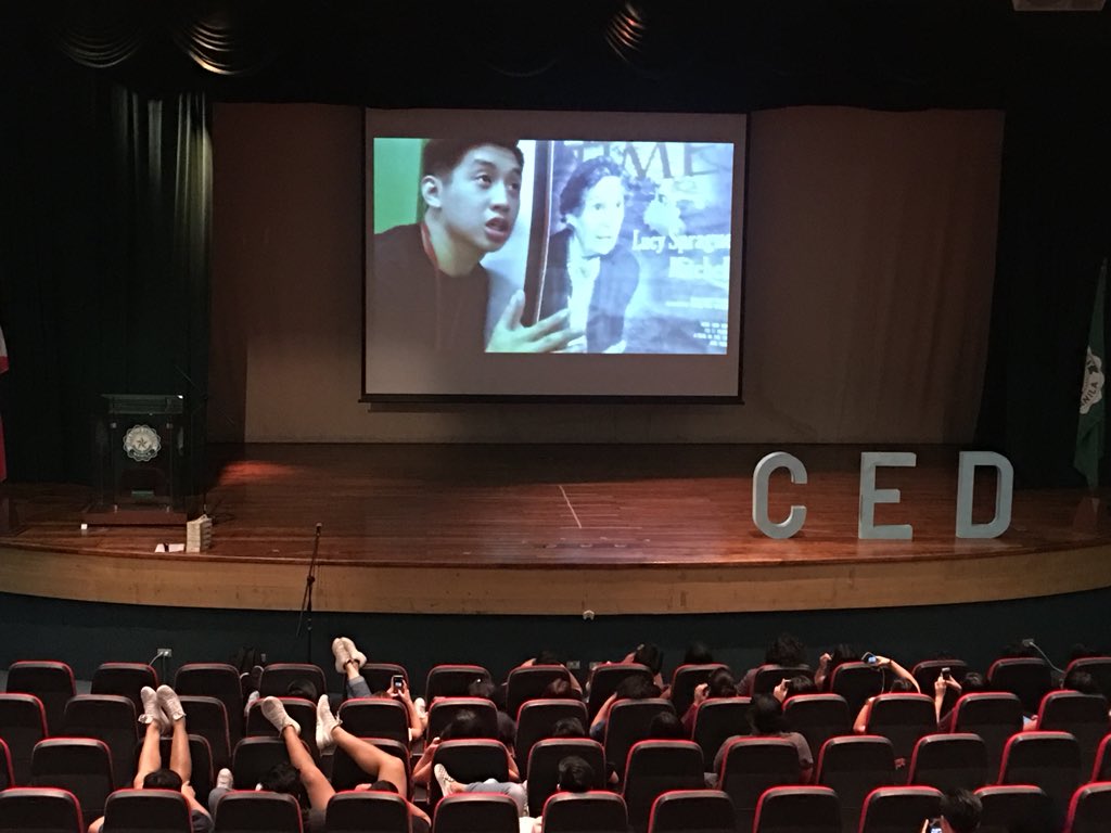CGEdlsu's tweet photo. HAPPENING NOW: BEED-ECED shows their block vlog!!! #FroshWeek2k17 💚 https://t.co/XclZuvUWBF