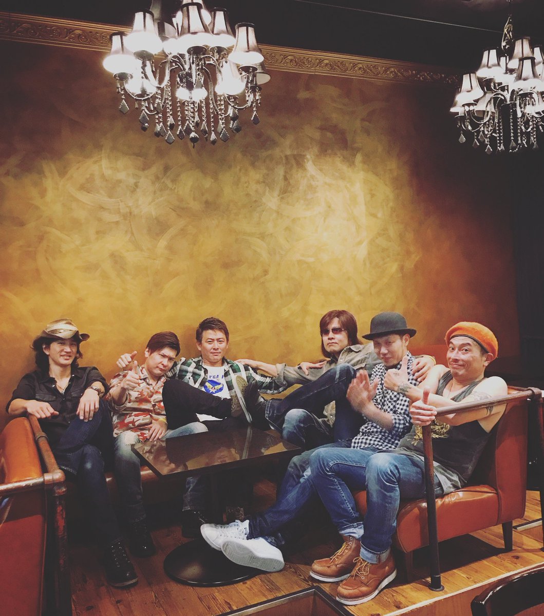 YoshimotoHiroki's tweet photo. #doa #FallWinterLive #OpenDoor #Fukuoka 第一部終了〜✋🏻 ありがとうございましたー！！
ちょっとしたら第二部で〜す＼(^-^)／
#おじさん6人ギュウギュウ詰め https://t.co/jPoCVqCRec