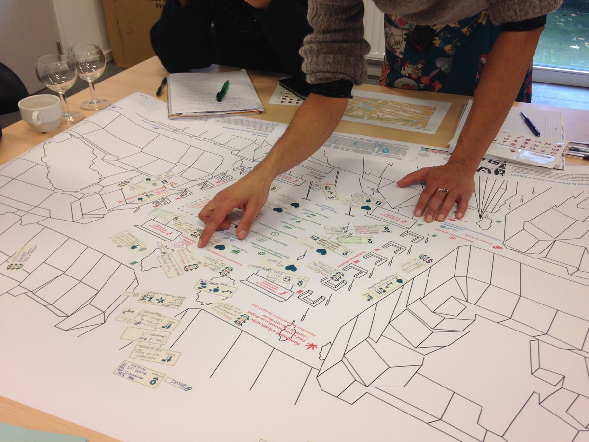 #MAP-it session #cartographie participative des besoins et des liens sur la Place Lehon, avec les experts des services de la commune #1030 #cocreation