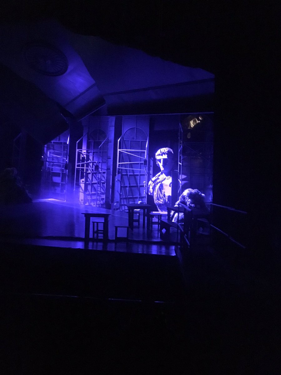operaoviedo's tweet photo. #ensayo técnico y de iluminación en Teatro Campoamor. #ChenierOVD 
La #RevoluciónFrancesa sus luces y sus sombras https://t.co/pae4HQngSW