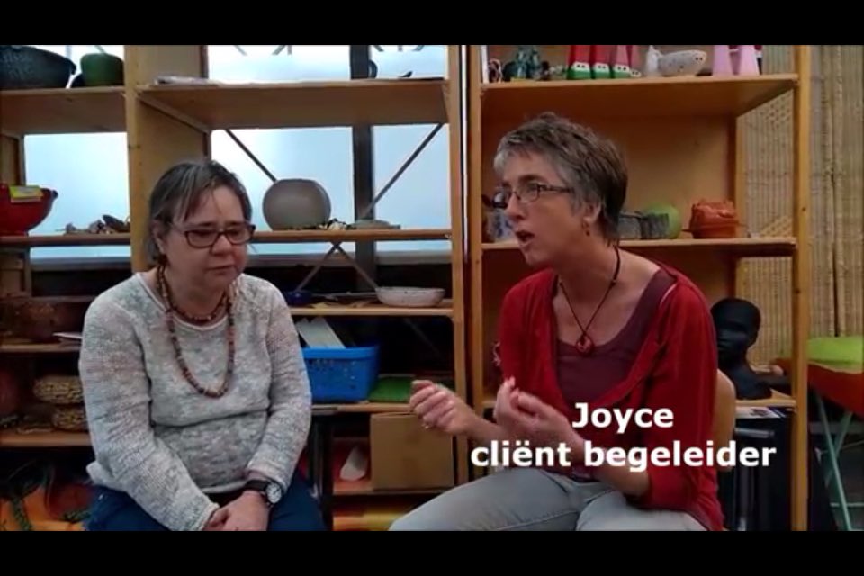 Op zoek naar een origineel cadeau voor de feestdagen? 
kunstencadeau.org 
Ik nam een kijkje, leuk om te zien dat cliënten zelf de winkel hebben opgezet en beheren. 
<a href="/ElizabethKalis/">Elizabeth Kalis</a> <a href="/KonVisio/">Koninklijke Visio</a> #kerst #sinterklaas #watkanwel 

youtu.be/SQvKgQ7qlPo