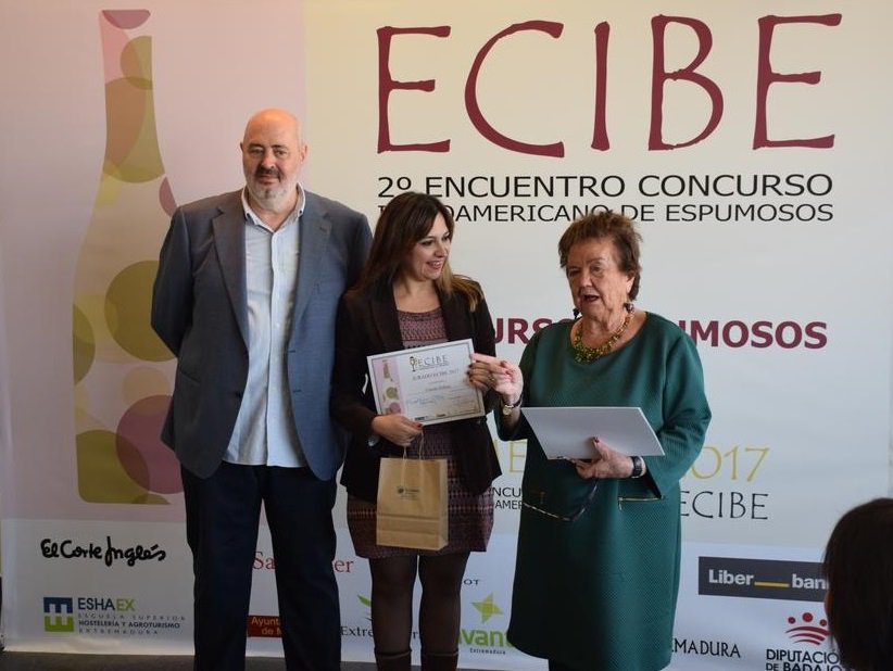 yolandhidalgo's tweet photo. Encuentro Iberoamericano de Espumosos. Jurado ECIBE 2017. #ecibe #Mérida
#cava #espumoso #cursodeespumosos https://t.co/vkzOMiQp7r