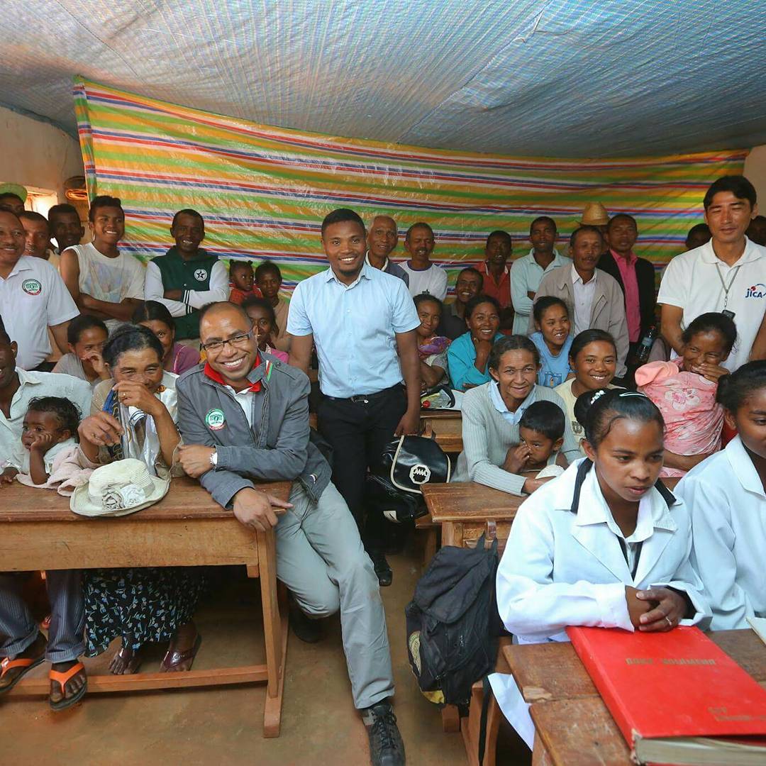 rabary_paul's tweet photo. Visite #EPP où #FEFFI produit des résultats prometteurs pour l'avenir de l'éducation #Madagascar 
FEFFI = plateforme regroupant les communautés locales (parents, #fokontany, enseignants) pour une gestion participative de l'#Ecole  
Projet @Men_mada avec @jica_direct https://t.co/dFuFwSliVE