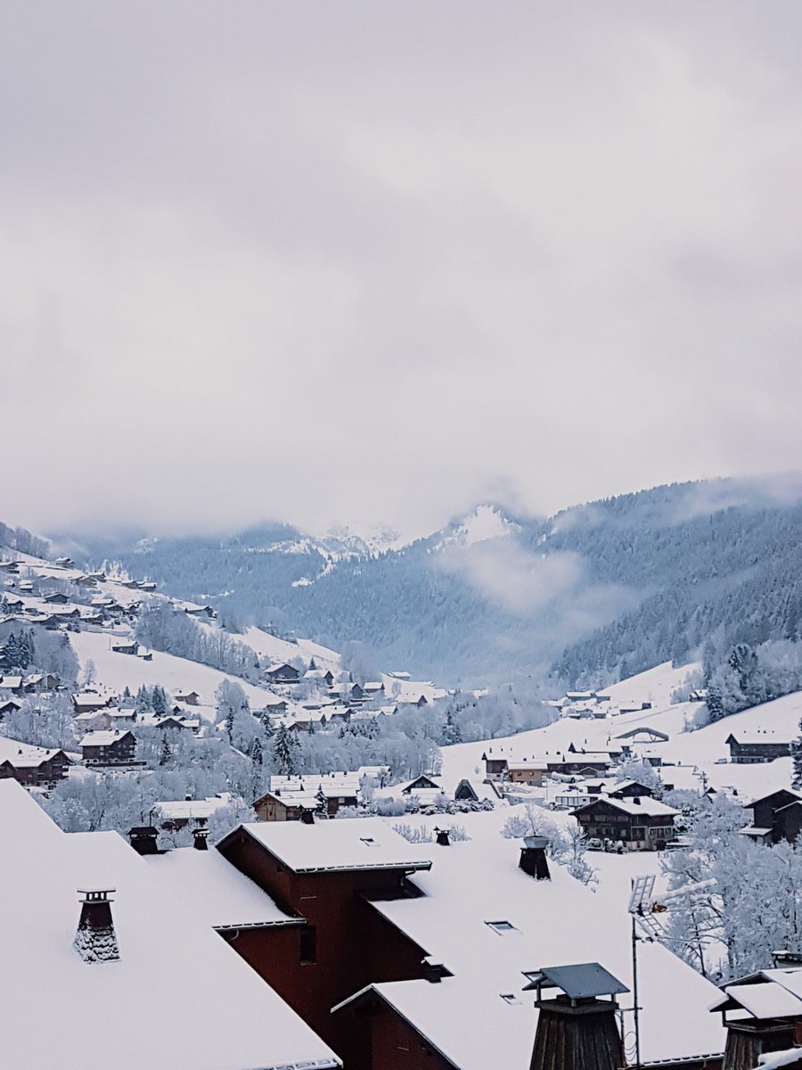 AvelTourisme's tweet photo. #LeSavoy #LeGrandBornand Il a neigé cette nuit . #Ternelia #chainedesAravis #tourisme #aveltourisme #avel #tourismehautesavoie #RegionAuvergneRhoneAlpes #bretagne #skipourtous https://t.co/pTACZNYPfv