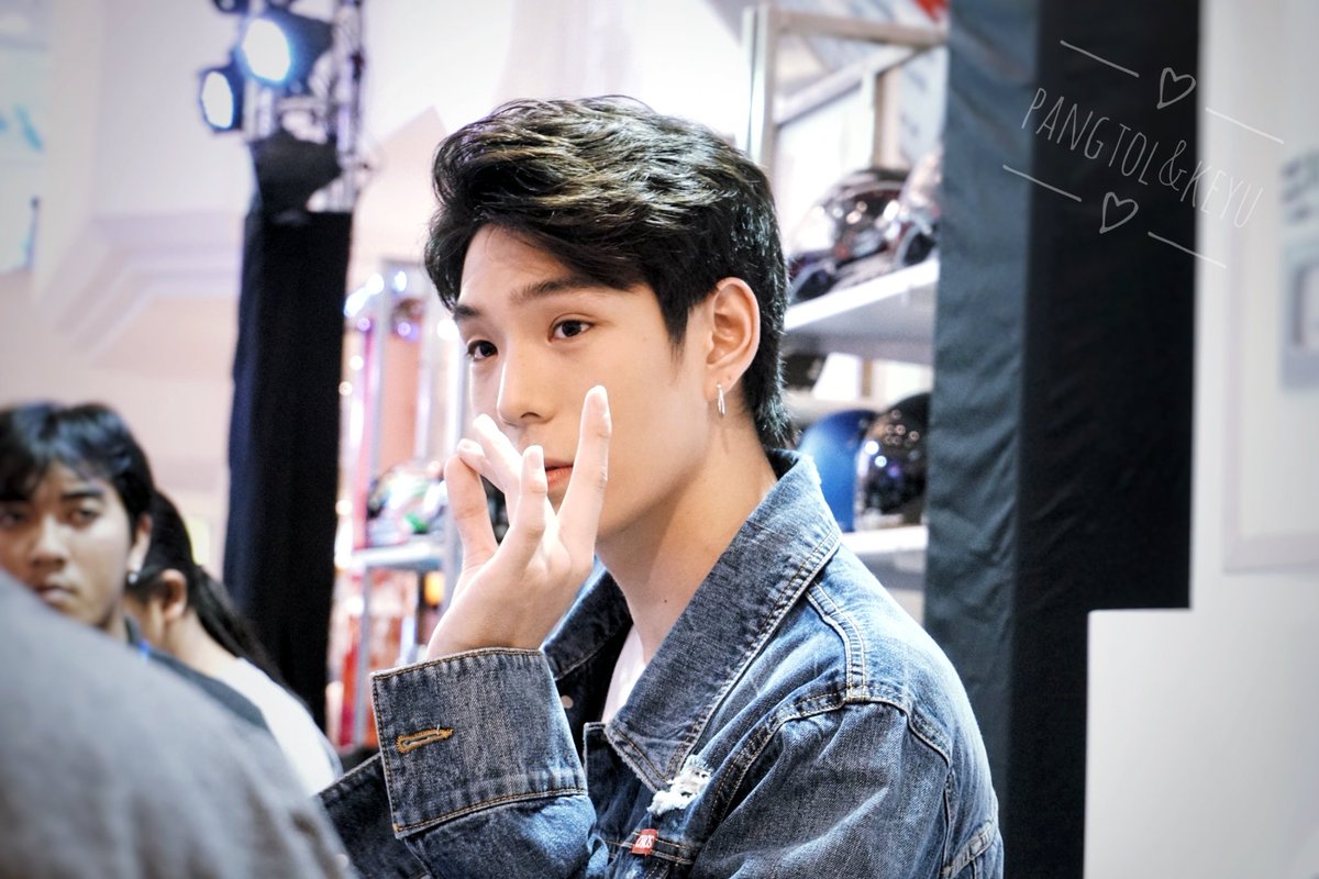 keyutuan's tweet photo. 171126 @JJksnp ขอจีบๆหน่อยงับ👌💗👀 #jaylerr #nadaoartist #yamahamotorfest #yamahasocietythailand https://t.co/FL6Q9MhxoO