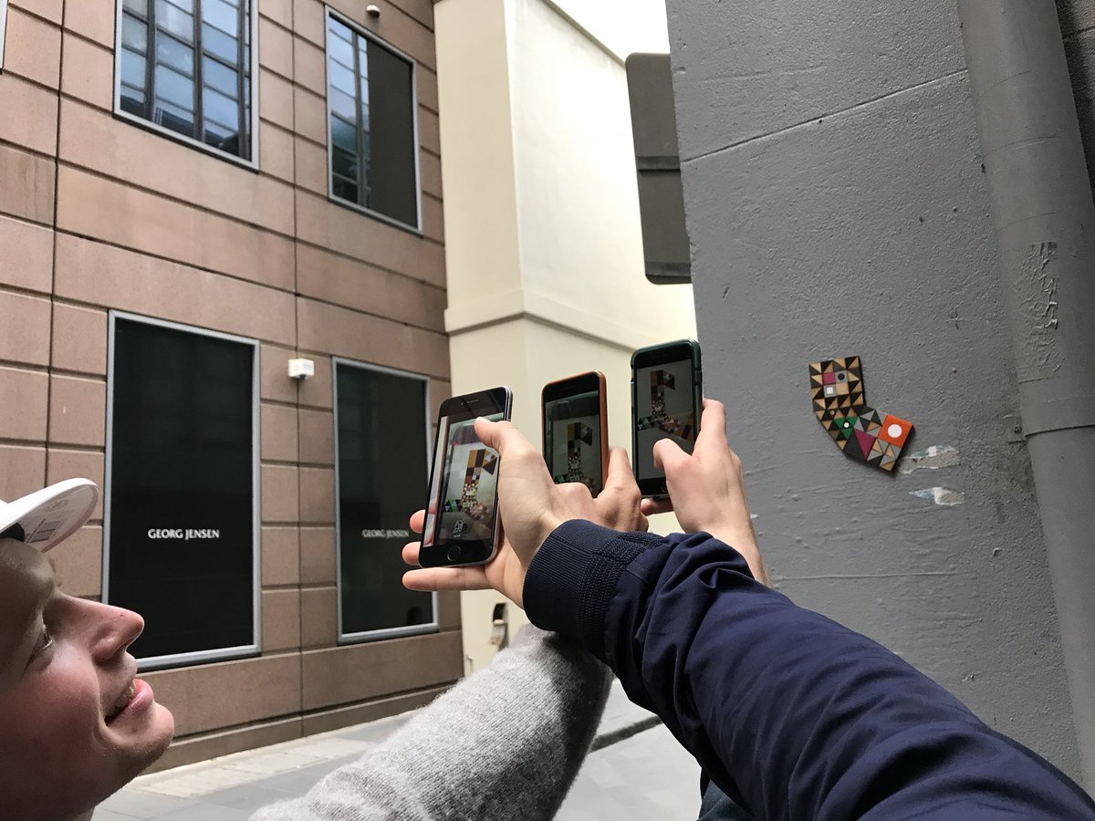 Impromptu game of #wayfinderlive <a href="/RTBEvent/">Raising the Bar</a> tonight after my #playablecities talk at 7.30pm ::: waypoint Gin Palace