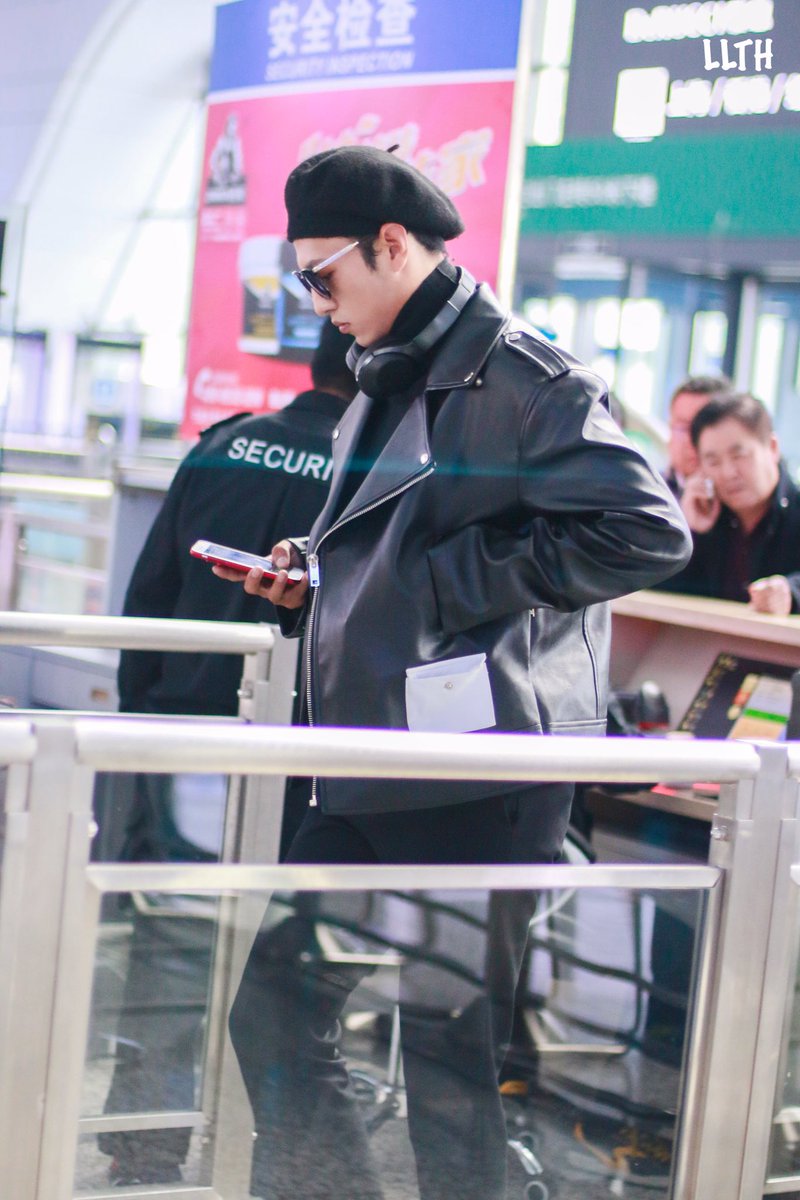 LeoLucas_TH's tweet photo. 171129 #杨业明 🚄 ningbo                                                #LeoLucas #양예밍 https://t.co/cA6QGIh5Uu