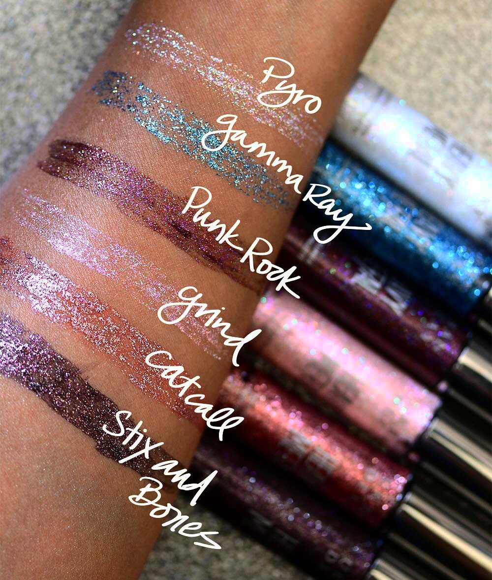 Kimberl47041384's tweet photo. Urban Decay heavy metal glitter eyeliner , water based , buildable liner contains super fine glitter in a clear base that dries quickly and really stays put for long wear without any fallout 🙅🏽 now available #makeupsa #urbandecay #glittereyeliner #heavymetal https://t.co/roXxZh2UMt