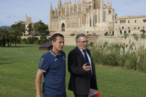 atleticbalears's tweet photo. Horacio Melgarejo substitueix Armando de la Morena a la banqueta de l'ATB. Ho farà de manera interina i ja entrenarà l'equip avui a les 10:30 i atendrà els mitjans de comunicació en acabar la sessió, a les 12:15. 👉🎙️https://t.co/tOmTGoWiMB https://t.co/PsfcnWK3er