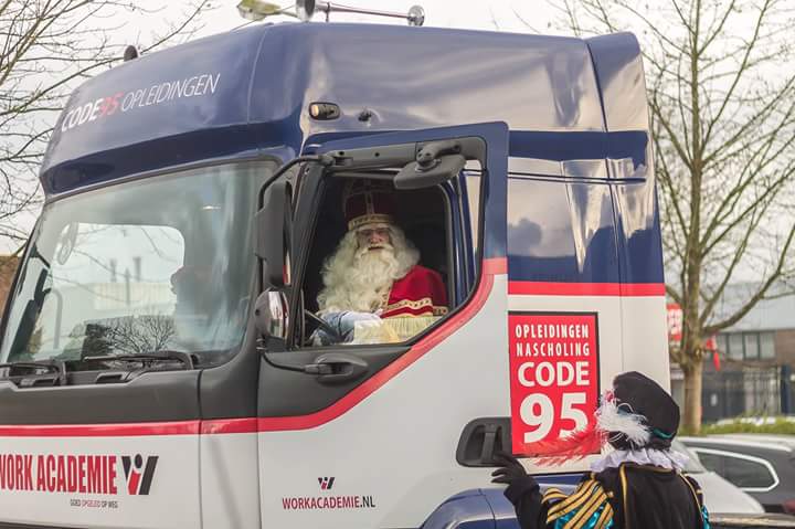 Workacademie's tweet photo. Wil jij net als Sinterklaas je C of CE rijbewijs halen? Kijk op https://t.co/BHtnPDPunz voor de mogelijkheden! https://t.co/2uH6fhZP6X