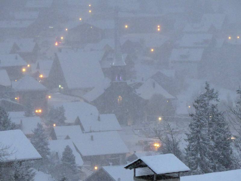 The view into #Chatel at 7.45am today - a snowy start to the day... chatelweb.com/chatel_snow_re…