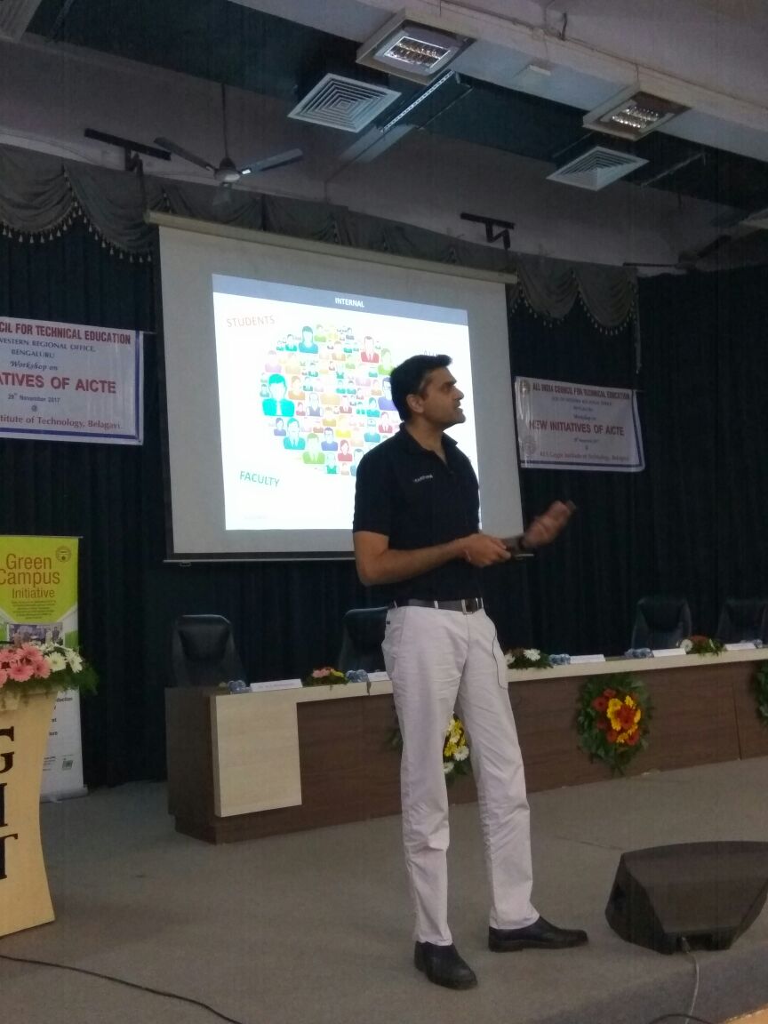 rubychandu's tweet photo. @FourthAmbit CEO addressing a gathering of academicians at the "AICTE - Fourth Ambit" launch at KLS Gogte Institute of Technology, Belgavi @rahuldas09 @sbm_fourthambit @JikkuJolly #education https://t.co/Cwhcvn1STD