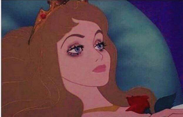 3:30 a.m. esperando a que el partner responda el rol cuando seguramente el wey ya está en el quinto sueño.