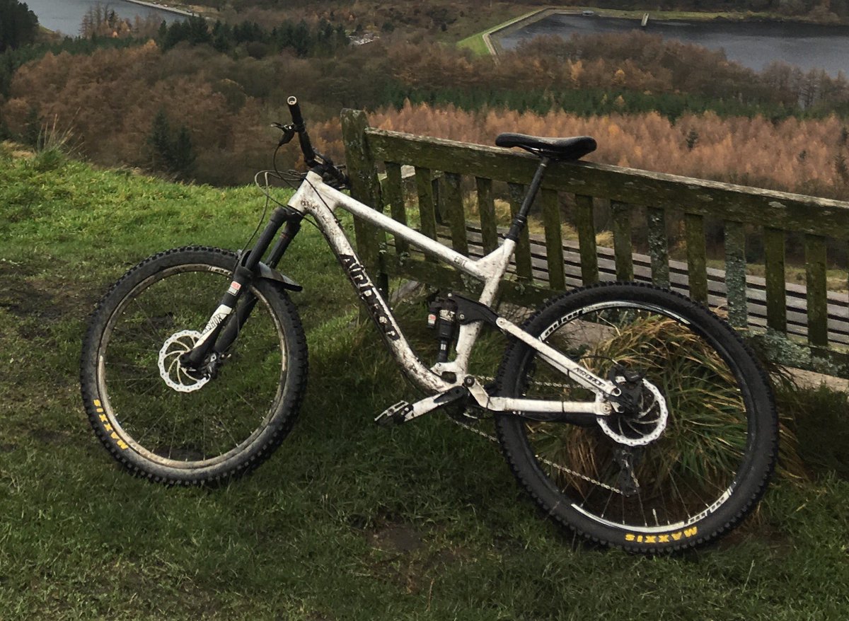 gorillaintpeak's tweet photo. My Airdrop Edit v2 was stolen overnight - please keep your eyes peeled and let me know if you spot it. Pike (with small scratch on stantions) Rockshox RC3 shock, Hope Pro 4 Enduro wheels, NX cranks, GX mech, new Magic Mary rear tyre @AirdropBikes @KoftheP https://t.co/lsrIHihWWo