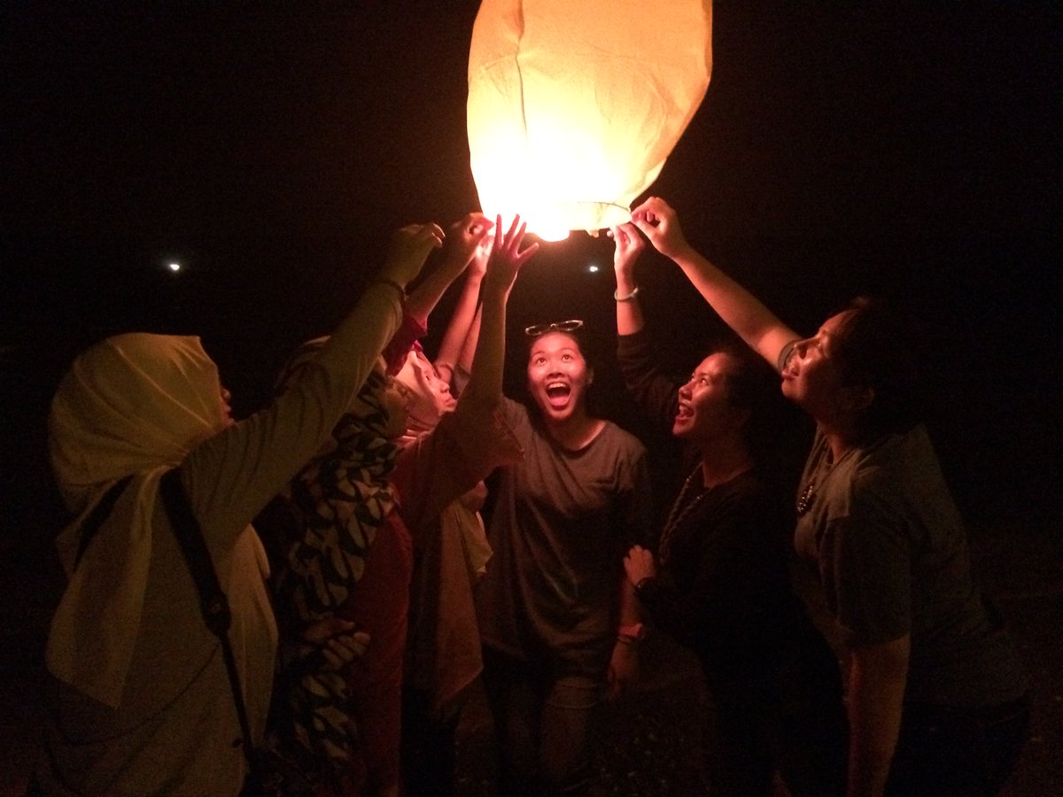 rindu
dimana semua harapan di kumpulkan jadi satu dan di terbangkan bersama hingga tinggiii wkwkwk. unkontrol itu mulut <a href="/ryzkaamalia/">Ryzka/icaa</a>