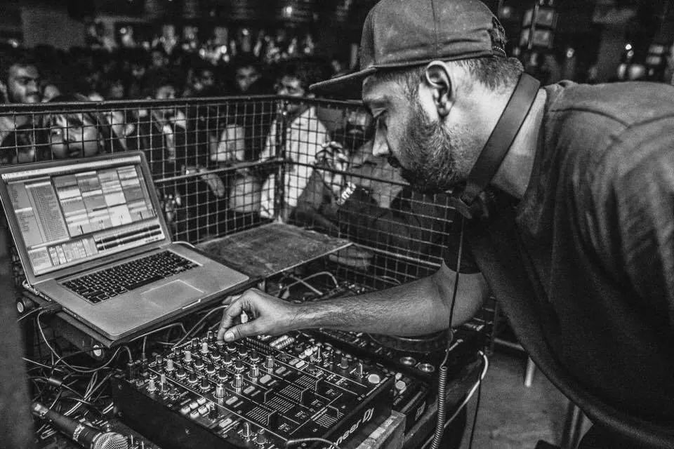 Swig_Pune's tweet photo. #BASSHEADS! Gear up for another wicked #BASSTonic session with the main man, @IamSpryk ! Tomorrow, 30th November, 9 PM onwards. DON'T MISS OUT! #Swig #Swiggers #Pune https://t.co/2rdRRXvTeO