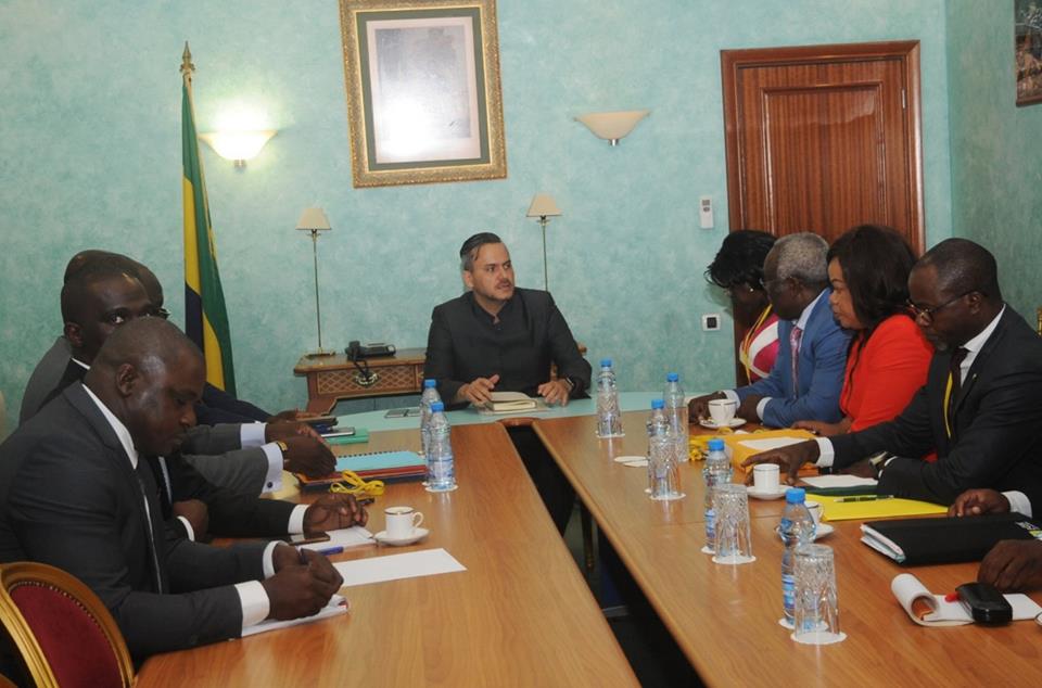 La @Fesyrefaa a décidé de mettre fin à sa grève générale illimitée à l’issue d’une réunion de travail intense avec le DirCab <a href="/PresidentABO/">Ali Bongo Ondimba</a> , <a href="/BriceLaccruche/">Brice Laccruche Alihanga</a>.