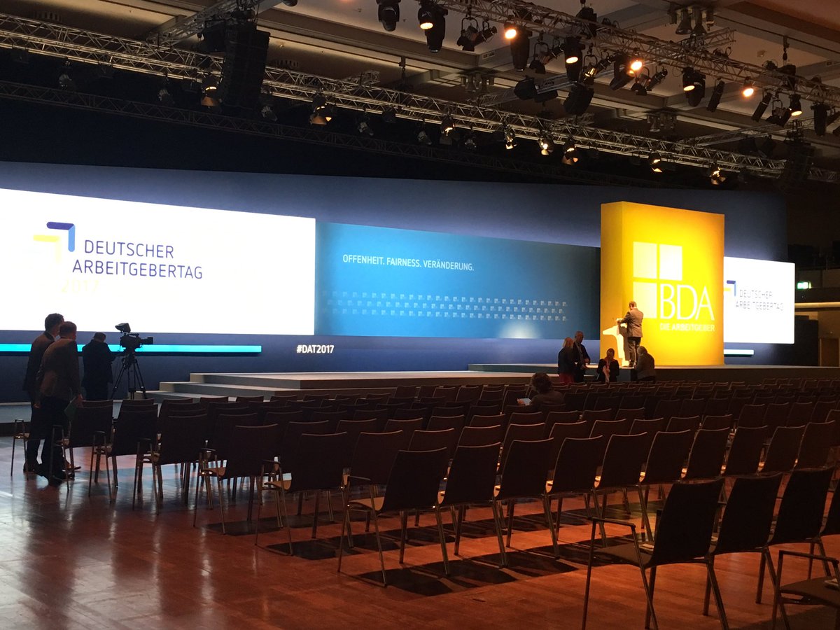 METRO_Politics's tweet photo. Es kann losgehen beim #DAT17 @DieBDA - wir freuen uns auf spannende Vorträge & zahlreiche Gespräche bei uns am Stand /sta https://t.co/Ho2X6heTzI