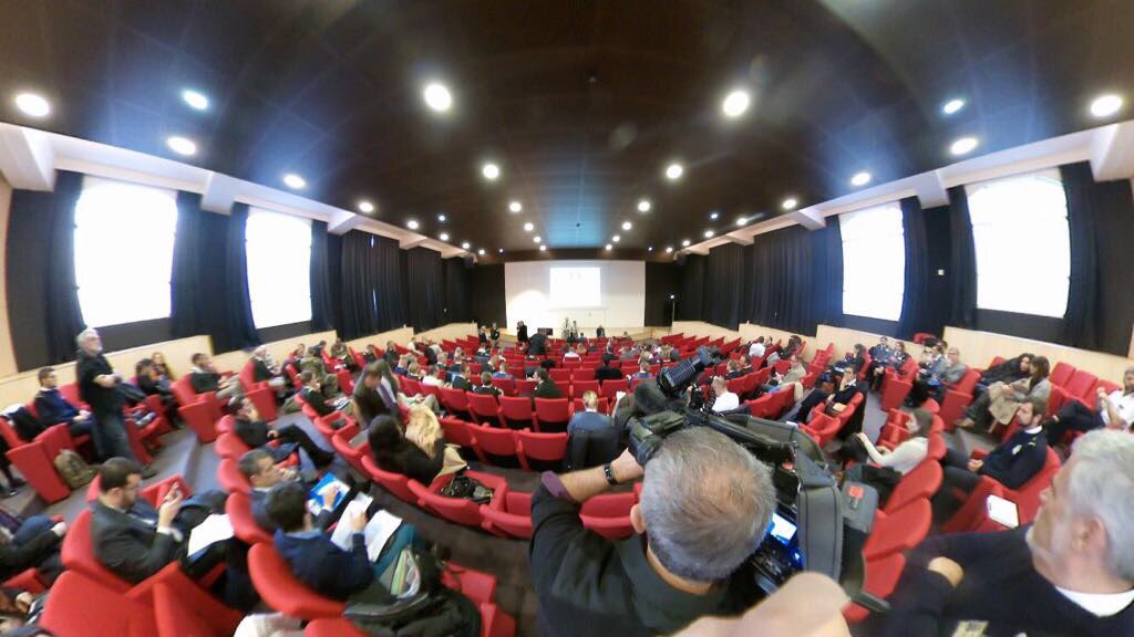 Armees_Gouv's tweet photo. Ouverture de la Convention des communicants de #Défense . Communiquez avec nous ! Esprit : échanger, comprendre, s’ouvrir, transmettre. 
#ConvComDef2017 https://t.co/rySDLR1Ld5