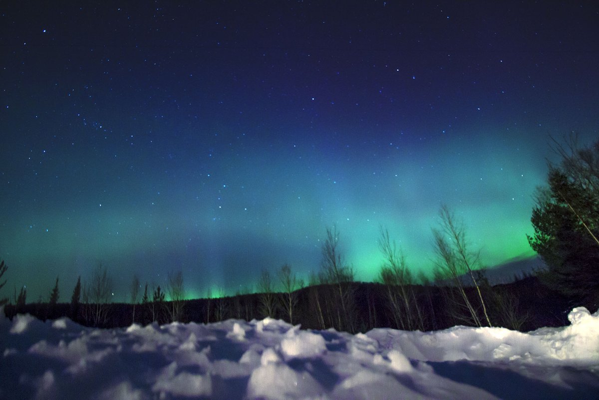 larose_desvents's tweet photo. Envie de voir les cieux s'illuminer de multiples couleurs? Voici l'article qui vous explique comment voir et photographier les aurores boréales! 
https://t.co/J8SIeD6BMQ https://t.co/2Wu5UZfDjH