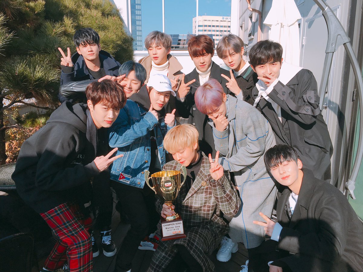 Wannaone_record's tweet photo. WannaOne #MAMARedCarpet
베스트 아시안 스타일상🏆 실트처럼 'WannaOne #MAMARedCarpet'을 넣어 트윗해주세요 받은 게 많아 줄 것도 많은 워너원에게 또 한 번 상을 줄 수 있는 기회🙈 우리원 수상길만 걸어💓 https://t.co/UIl31p7pPB