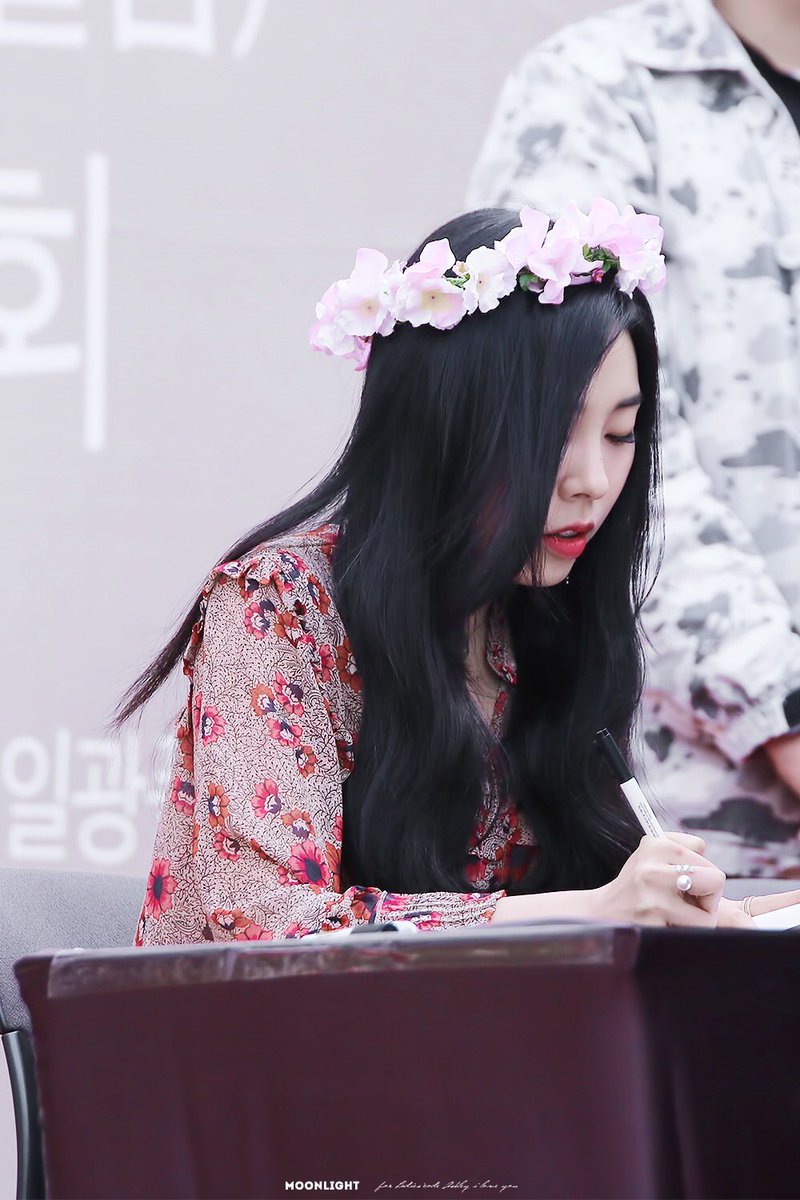 ashIeypics's tweet photo. — 160319
© moonlight https://t.co/J1qLXgU75P