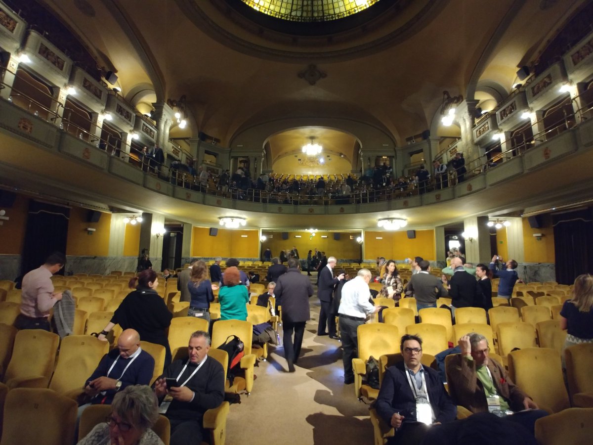 LucaCadario's tweet photo. Safety Leadership Event al cinema Odeon #Firenze... È importante esserci... #SLE17 #SafetyFirst #safety https://t.co/AKWBjZGRTX