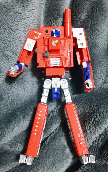 そして近況報告なのですが超かっこいいトランスフォーマーを手に入れました 