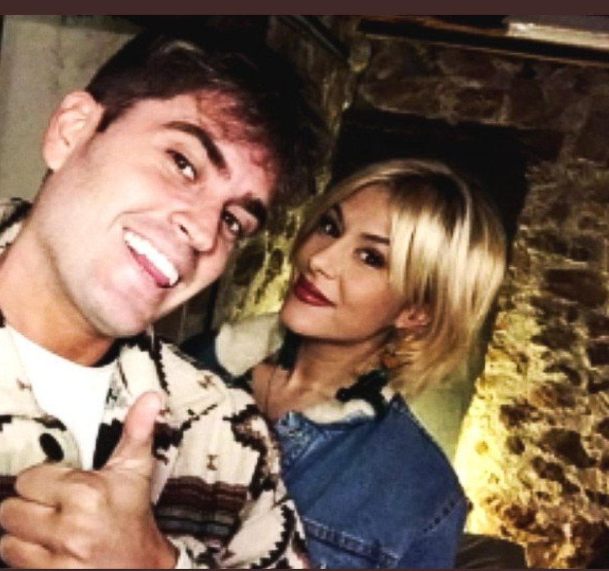 mayokys2013's tweet photo. Cada momento juntos es VIDA...se ve...están divinos #ExtraRodeanos 💏🍊❤🍍 https://t.co/7mMt8lR036