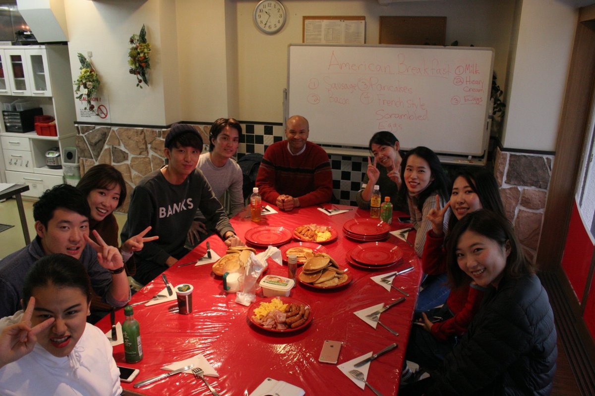 神田外語学院 Kifl American Style Breakfast 英語専攻科の学生が Anthony先生から英語でレシピを習い アメリカの朝食を体験していました ちなみに 目玉焼き は英語で Sunny Side Up と言います 日本では 目玉 ですが 外国では 太陽 に 神田外語学院 Kifl American Style Breakfast 英語専攻科の学生が Anthony先生から英語でレシピを習い アメリカの朝食を体験していました ちなみに 目玉焼き は英語で Sunny Side Up と言います 日本では 目玉 ですが 外国では 太陽 に