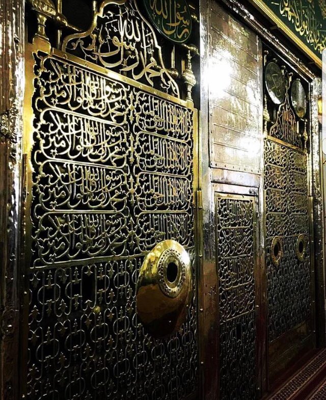 AlpPehlivan1's tweet photo. İyi ki doğdun en sevgili, iyi ki doğdun yaradılmışların en güzeli, iyi ki doğdun merhametin ve iyiliğin asıl sahibi. Seni bize bildiren, seni bize böyle sevdiren Allah’a şükürler olsun. Hayırlı Kandiller... https://t.co/uDHqId5y6A