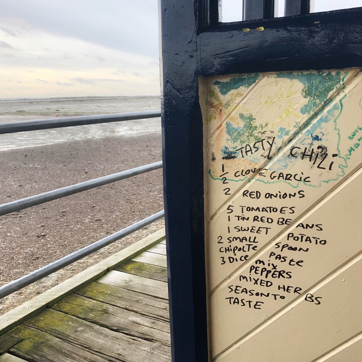 You know you’re in Leigh-on-Sea when the graffiti is a full recipe for a ‘tasty chili’. 

Spotted by Alun Finnigan.