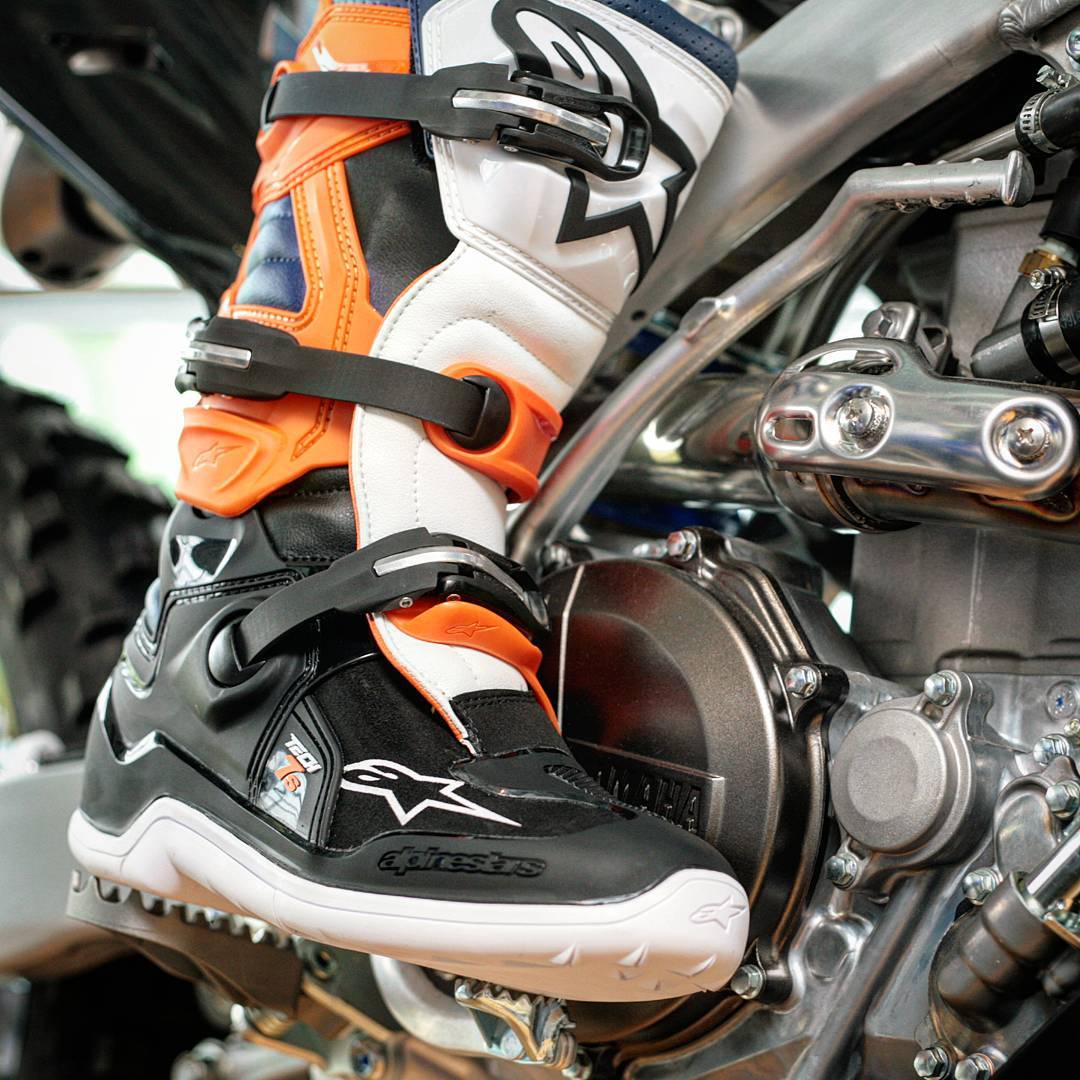 vmx_id's tweet photo. Sepatu baru buat pembalap cilik ๐๐
Pakai sepatunya para Juara Cilik, @alpinestars Tech 7S ๐จ๐จ
More info : https://t.co/pxckNURDfd
#variasimx #vmxid #vmx #alpinestars #tech7s #tech7sboot #alpinestarstech7s #alpinestartech7s #youthrider #ridercilik #MAMARedCarpet #BondanWinarno https://t.co/zBkESKU8C9