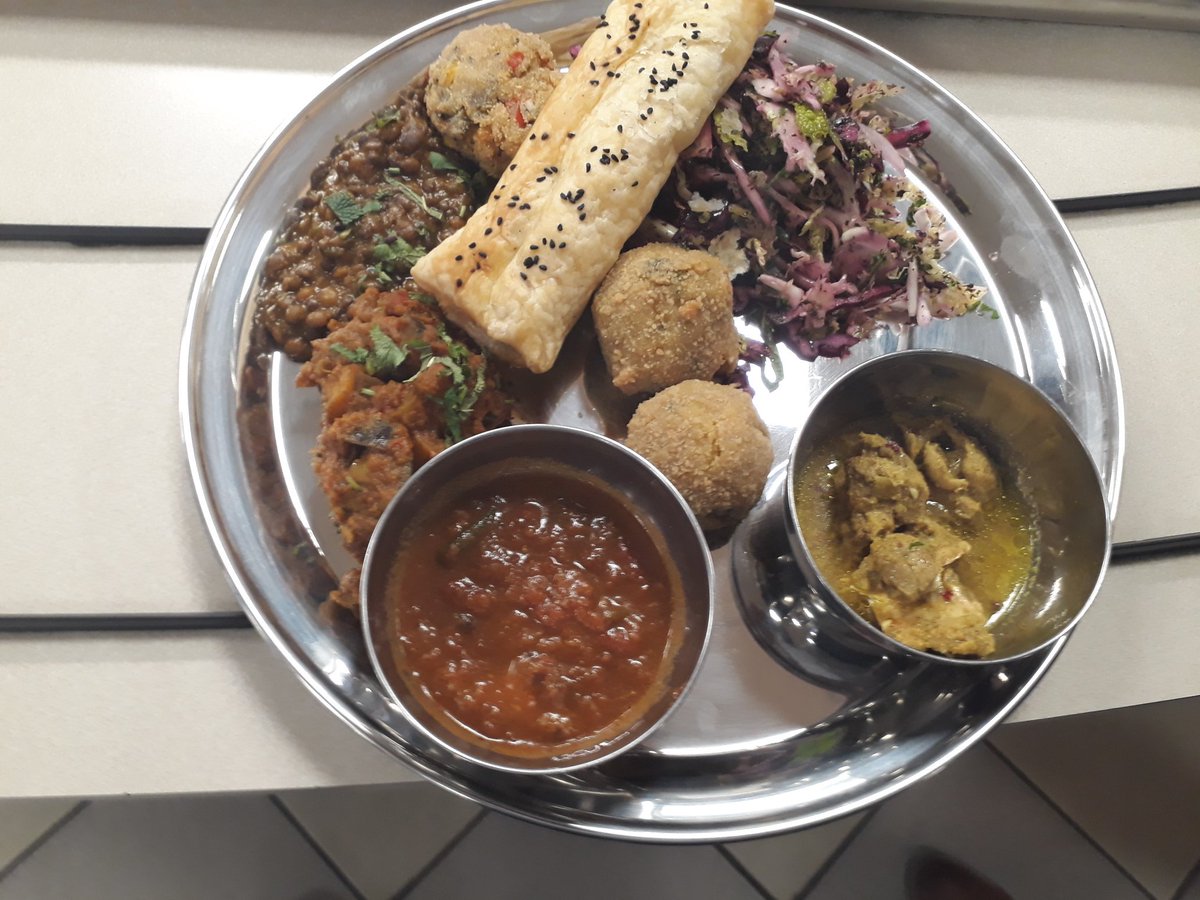 allanball7's tweet photo. Lunch time with the @urbanrajah can't wait to get stuck in @cpattison75 @AllisonTullock https://t.co/nnWvvTz4fa