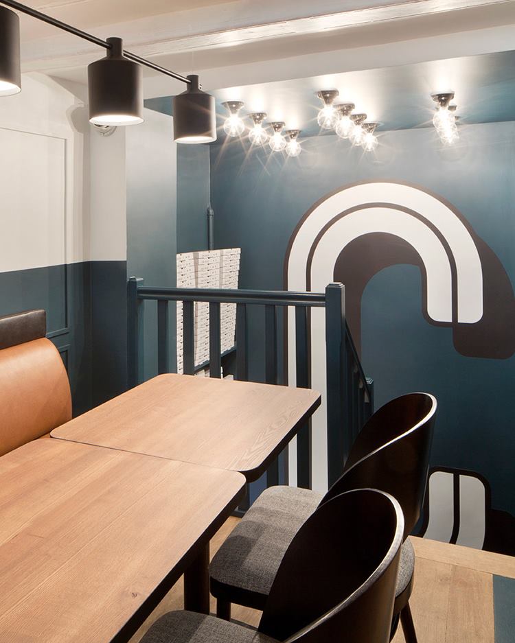 StudioP2MV's tweet photo. Amis Nantais, le Corner @180G_PIZZA ouvre ce midi.
C'est au 5 rue Santeuil. L'identité reprends les codes du premier restaurant en s'adaptant au lieu et à la nouvelle clientèle. Un travail en collaboration avec Les Rapporteuses pour l'architecture commerciale. 🍕 🍕 🍕 https://t.co/AZNIf2QPRa