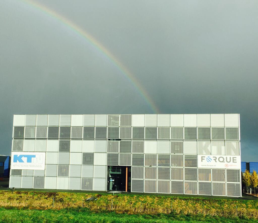 CMeppelink's tweet photo. Dit kan natuurlijk niet anders dan geluk brengen @forquebv #regenboog #goudenpot #wieweet #enter https://t.co/y1TNo5pllI