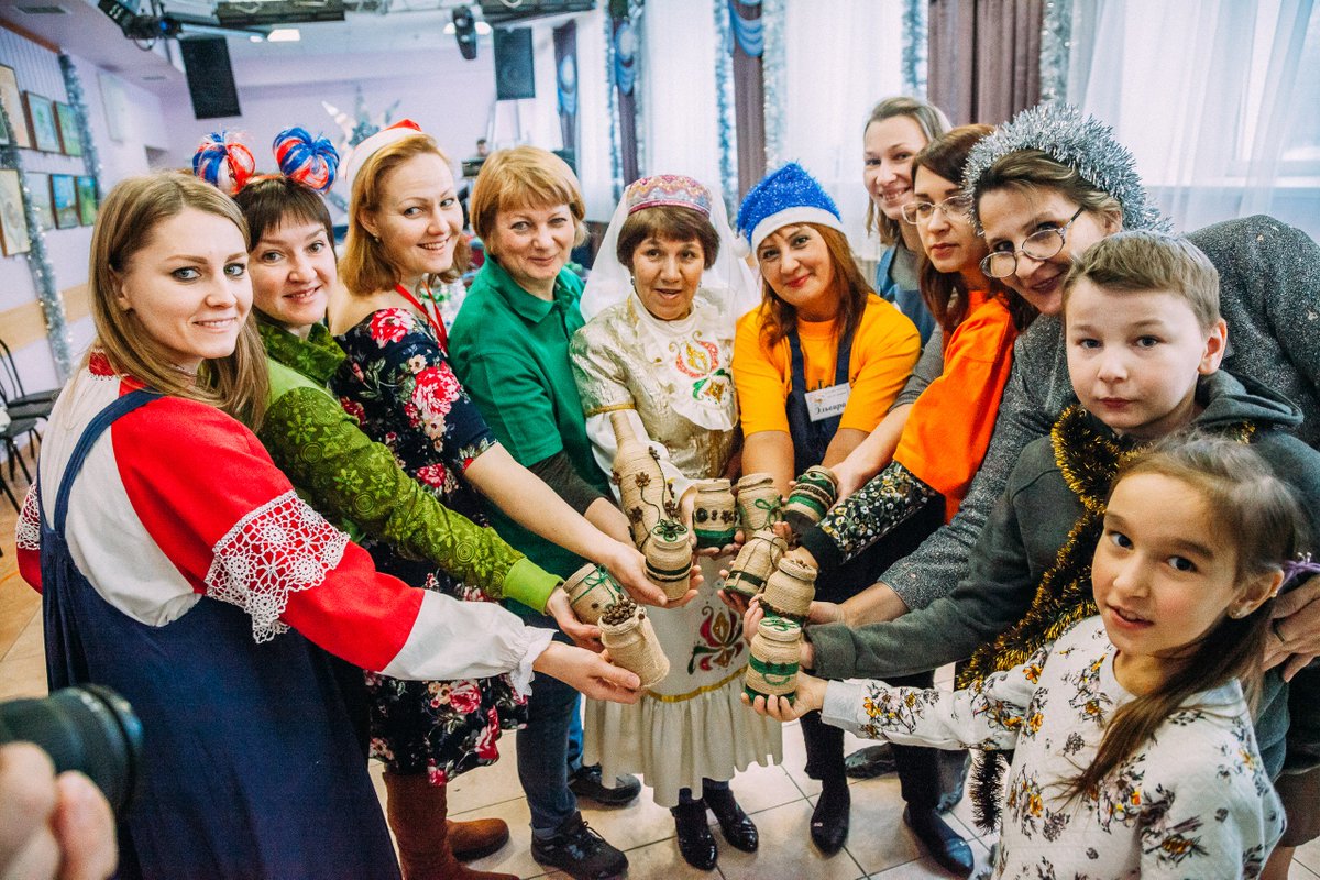 тюмень люди. тюменские жители. жители тюмени в городе. жители тюмени фото. хороводы россии.
