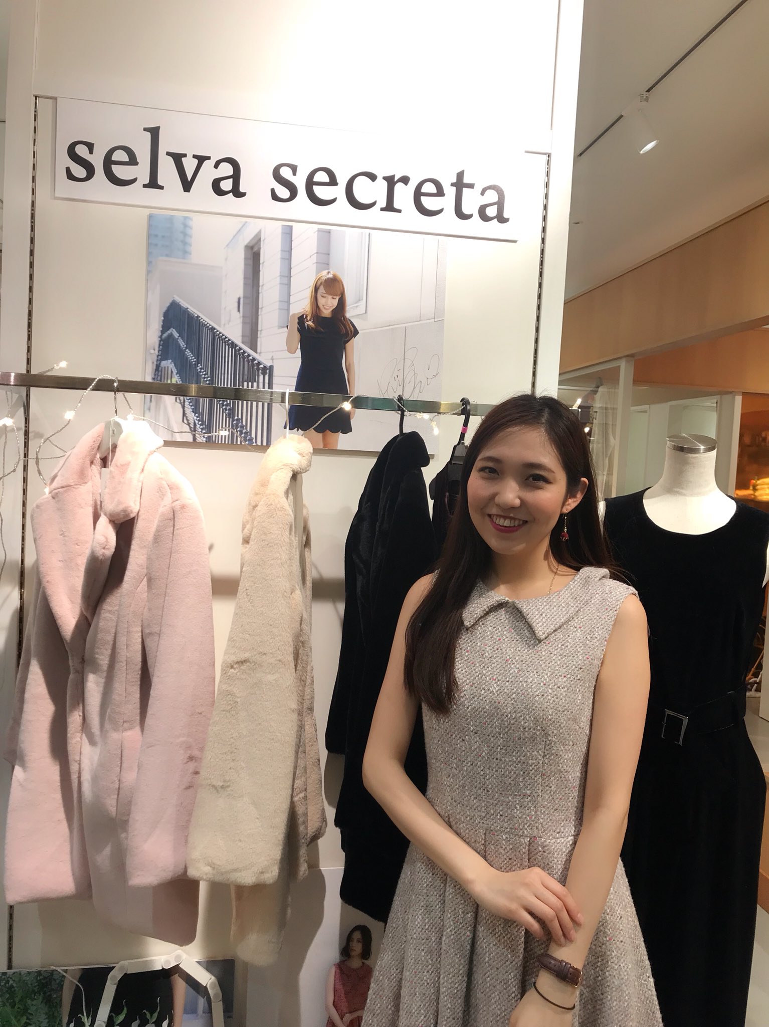 Rina U Tvitteri 川崎希さんのブランド Selva Secreta ラフォーレ原宿でお仕事してます 今日着てるのは Tweed Dress Gray Pink タレント Youtuber のネイボールと一緒に お店で待ってます 是非来て下さい Selvasecreta 川崎希 アレクサンダー