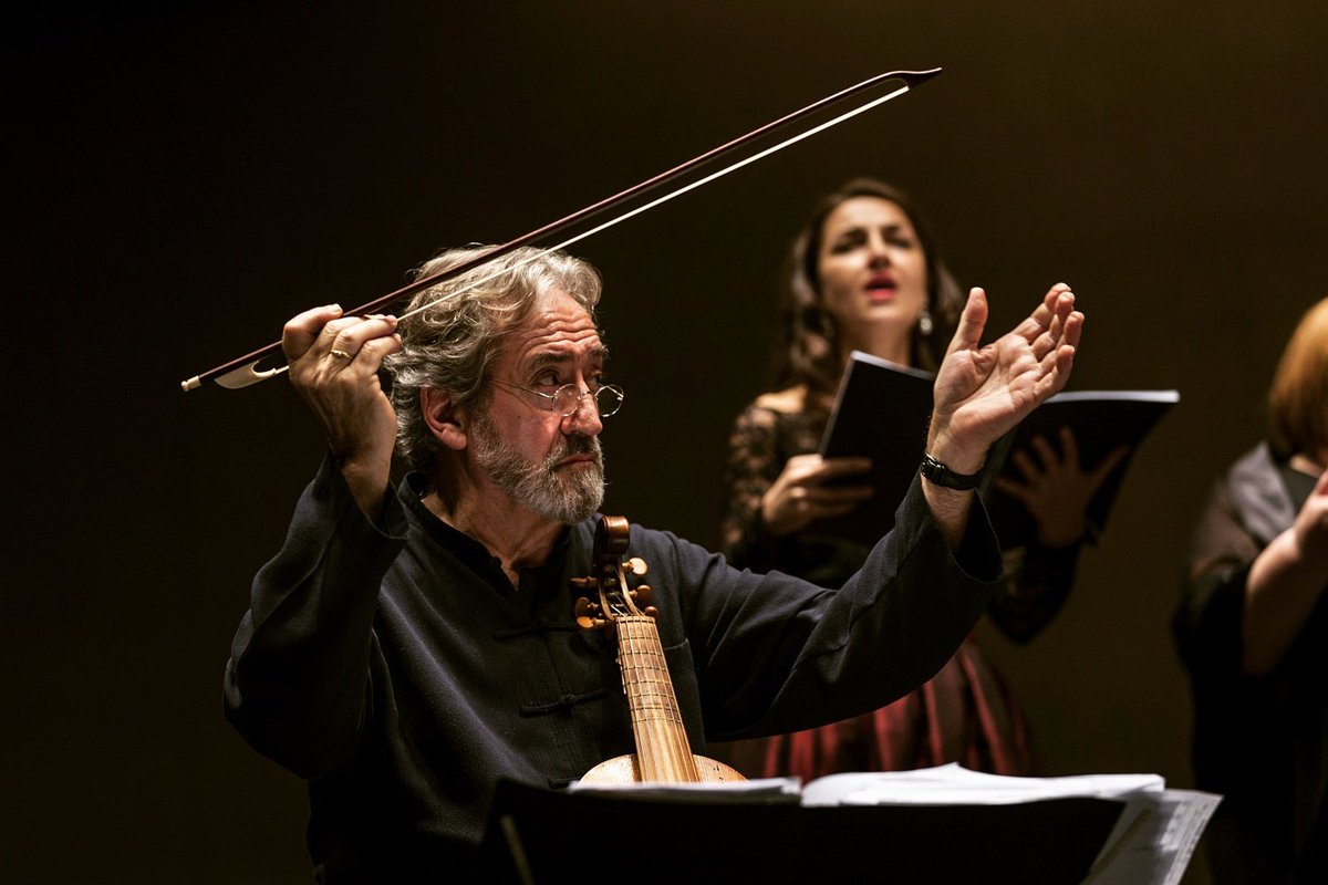 Murillo_Sevilla's tweet photo. ¡Qué maravilla el concierto con el que Jordi Savall abrió anoche el #AñoMurillo! Tres bises nos regaló entre aplausos, entre ellos una seguiriya y una guajira. ¡Grande! #sevilla https://t.co/yF8lsuEO94
