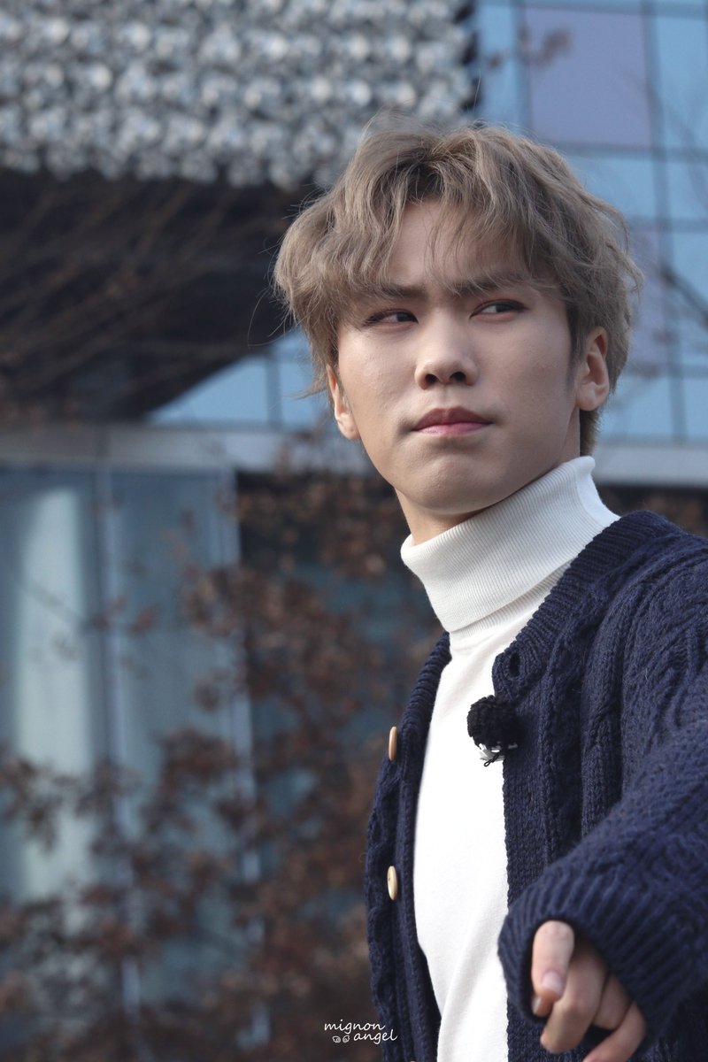 ||17.11.28|| 더쇼 미니팬미팅
뿅~~😍

<a href="/offclASTRO/">ASTRO 아스트로</a> #아스트로 #ASTRO #라키 #BARAM #니가불어와