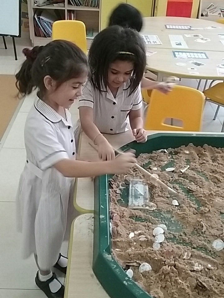 VHPS_Year1's tweet photo. We've been learning the value of coins and notes #VHPSmaths https://t.co/8r0rlYOIke