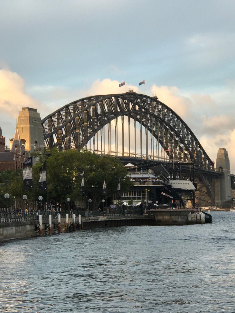 DrLJLee's tweet photo. Iconic Sydney - a great night for a stroll after Day 3 Part 3 #ConnectTherapy Series Australia https://t.co/gx2ctHqWYH