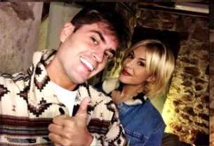 braanque's tweet photo. AMO cuando la persona cambia de look, hasta pq hay miles de "yo" en nosotros... feliz quien se atreve a cambiar y conocer los " yo's " que hay dentro de nosotros al mirar en el espejo #ExtraRodeanos https://t.co/sGBlLHvzvC