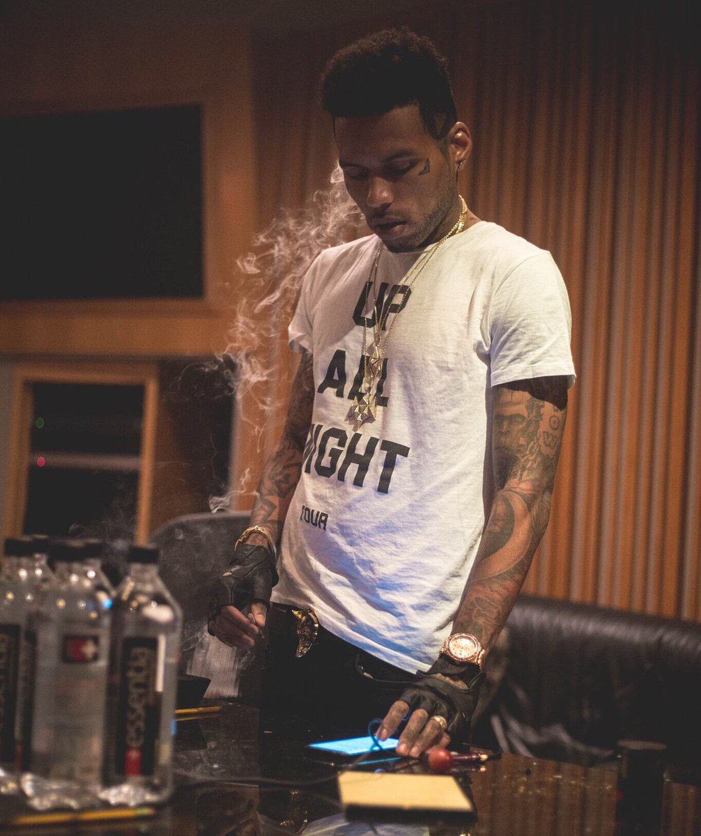 9 replies 136 retweets 807 likes