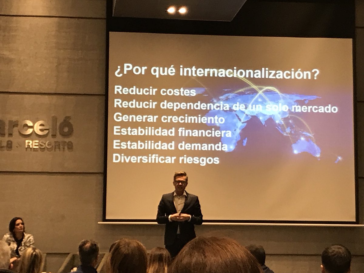 carlosalvarezci's tweet photo. Excelente ponencia de @niklas_satola “er guiri” en #desayunosClub @CMMalaga https://t.co/yolq7drnC5