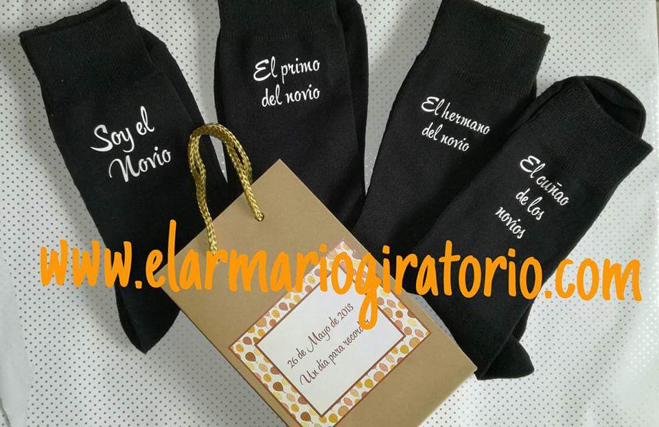 De tu mano mis primeros pasos... y hoy de tu brazo al altar. Calcetines para personas especiales  #regalo #padrino #novio #boda elarmariogiratorio.com